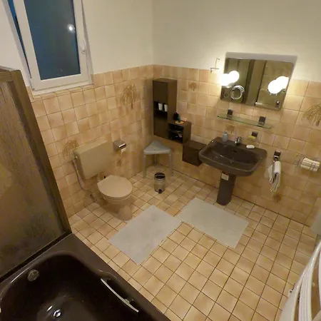 Gaestehaus Schinna לינה וארוחת בוקר